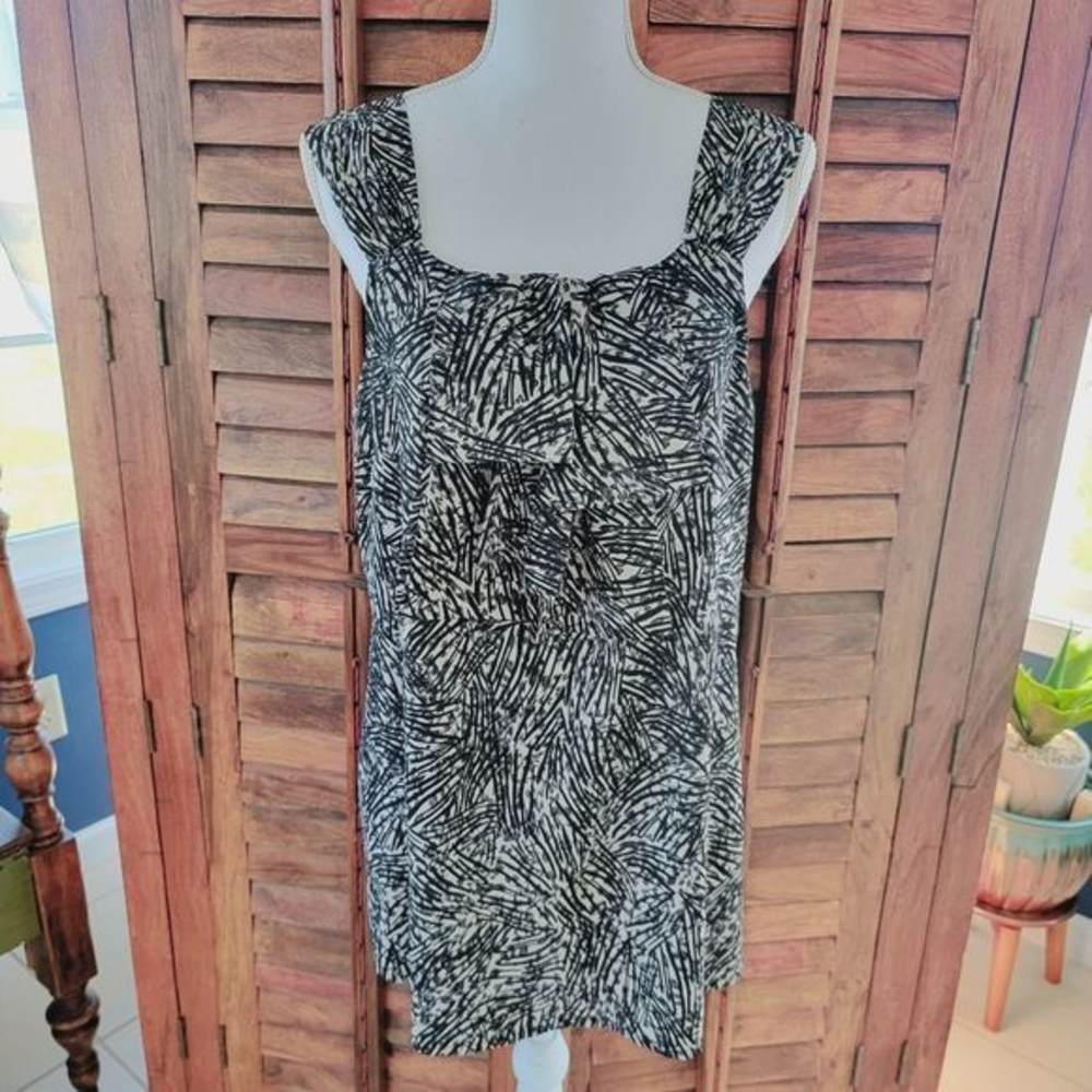 Mossimo black whiteย print sleeveless wide straps ruffle neck Camisole sizeโ XL